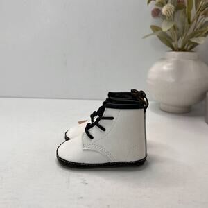 Dr Martens Newborn 1460 Leather Crib Booties White Infant 3 NWT no box